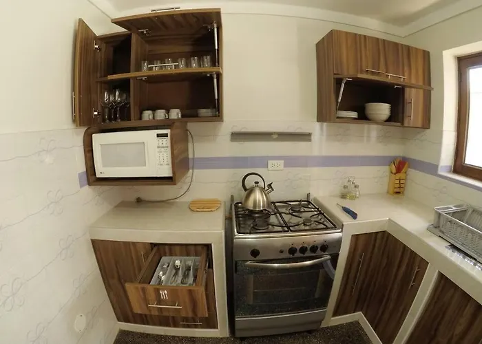 Centric & Cozy With Garage Apartamento